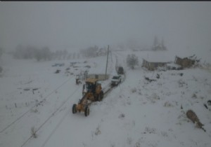 Korkuteli’de Karla Mücadele Aralıksız Sürüyor